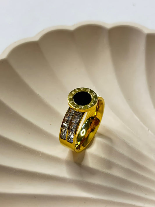 Classic bold ring with black accent