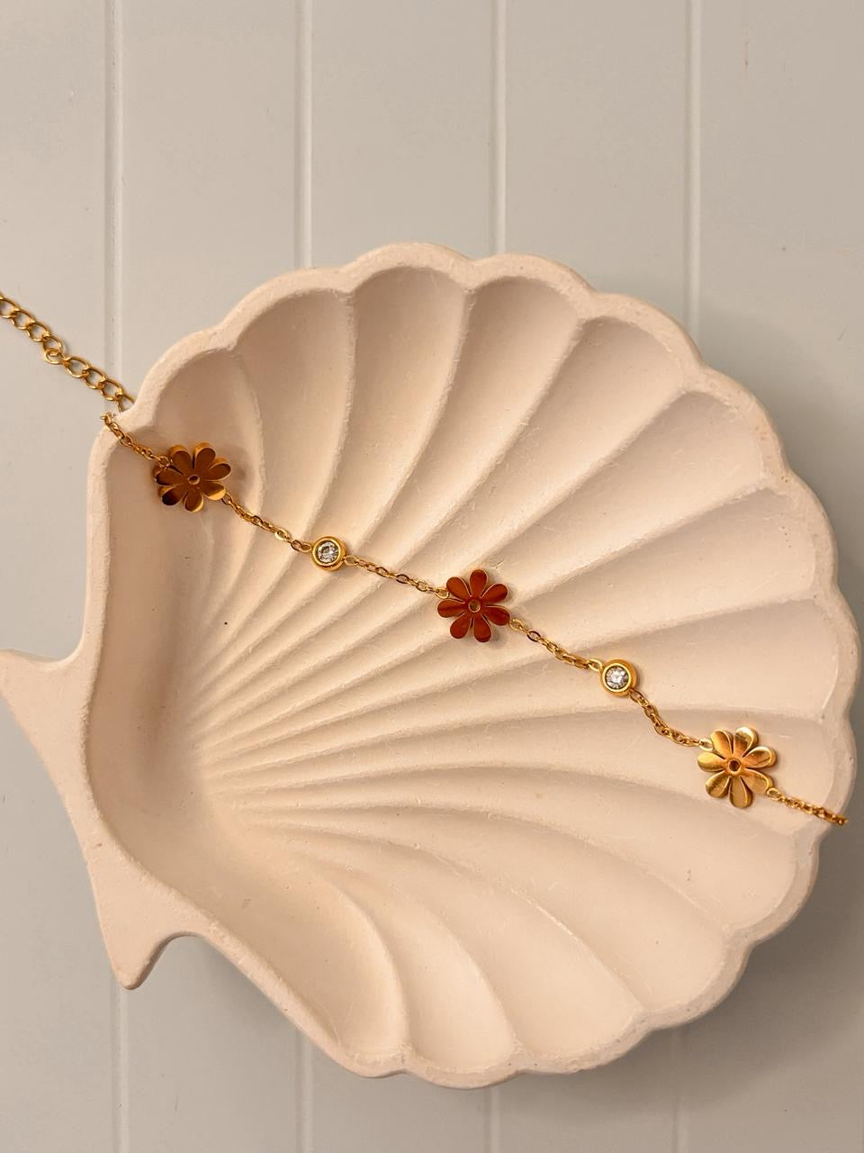 Minimalistic Golden Clover Bracelet