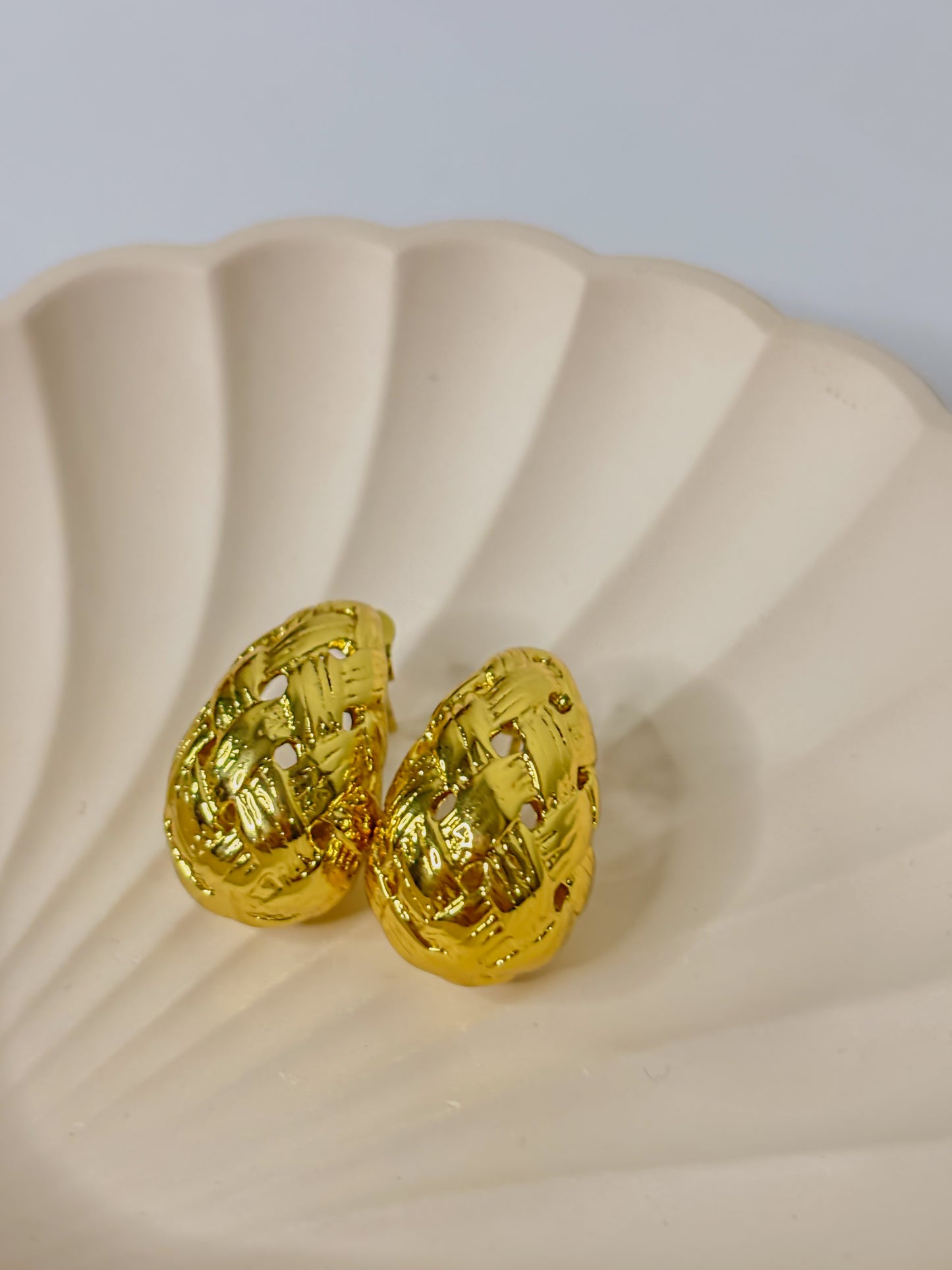 BREAUTTY 18K GOLD-PLATED BOLD DROP EARRINGS