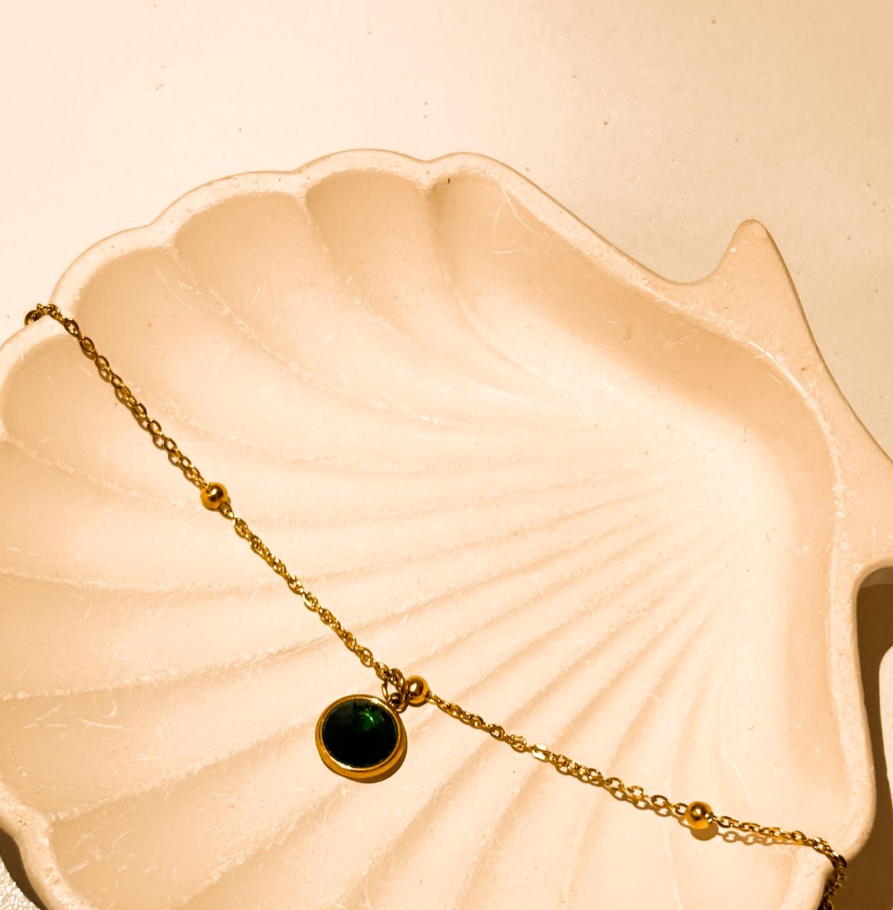Dainty gold-plated round green onyx pendant