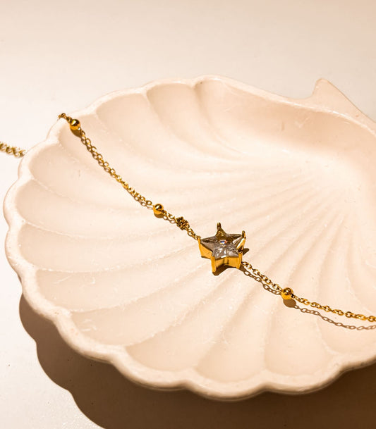 Dainty stainless steel gold-plated star charm single stone bracelet