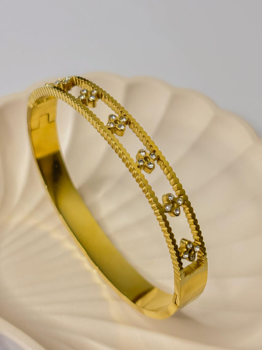 Hollow Clover Zircon Handcuff