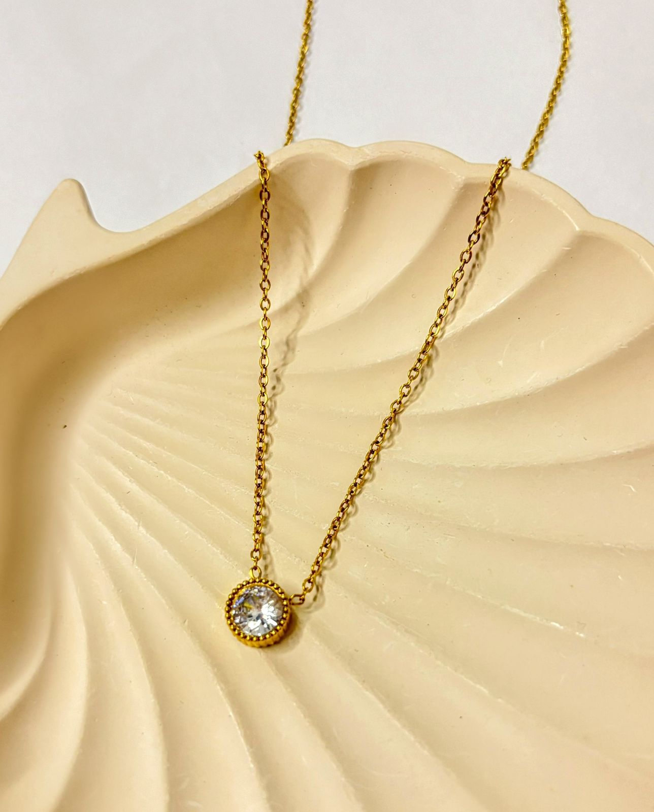Lumière Solitaire Pendant