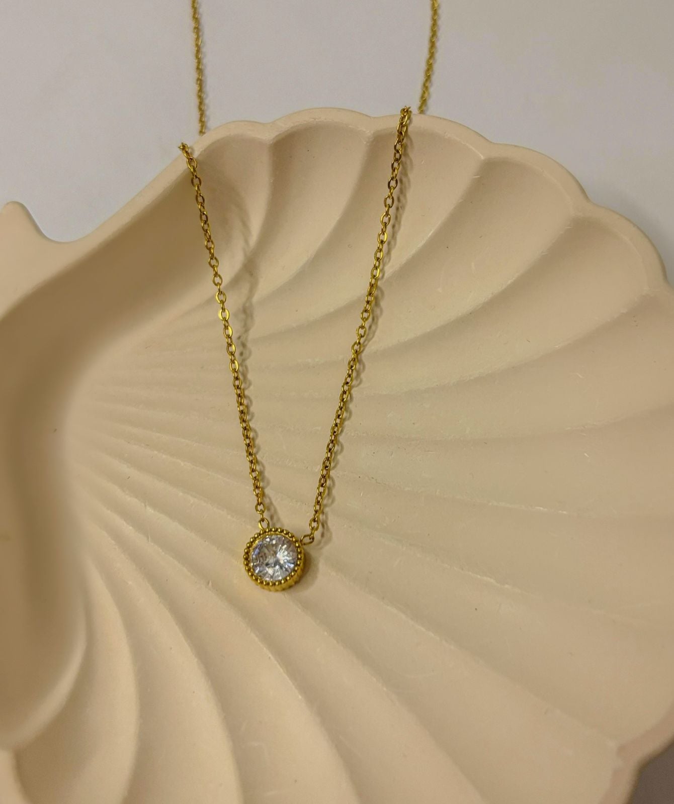 Lumière Solitaire Pendant