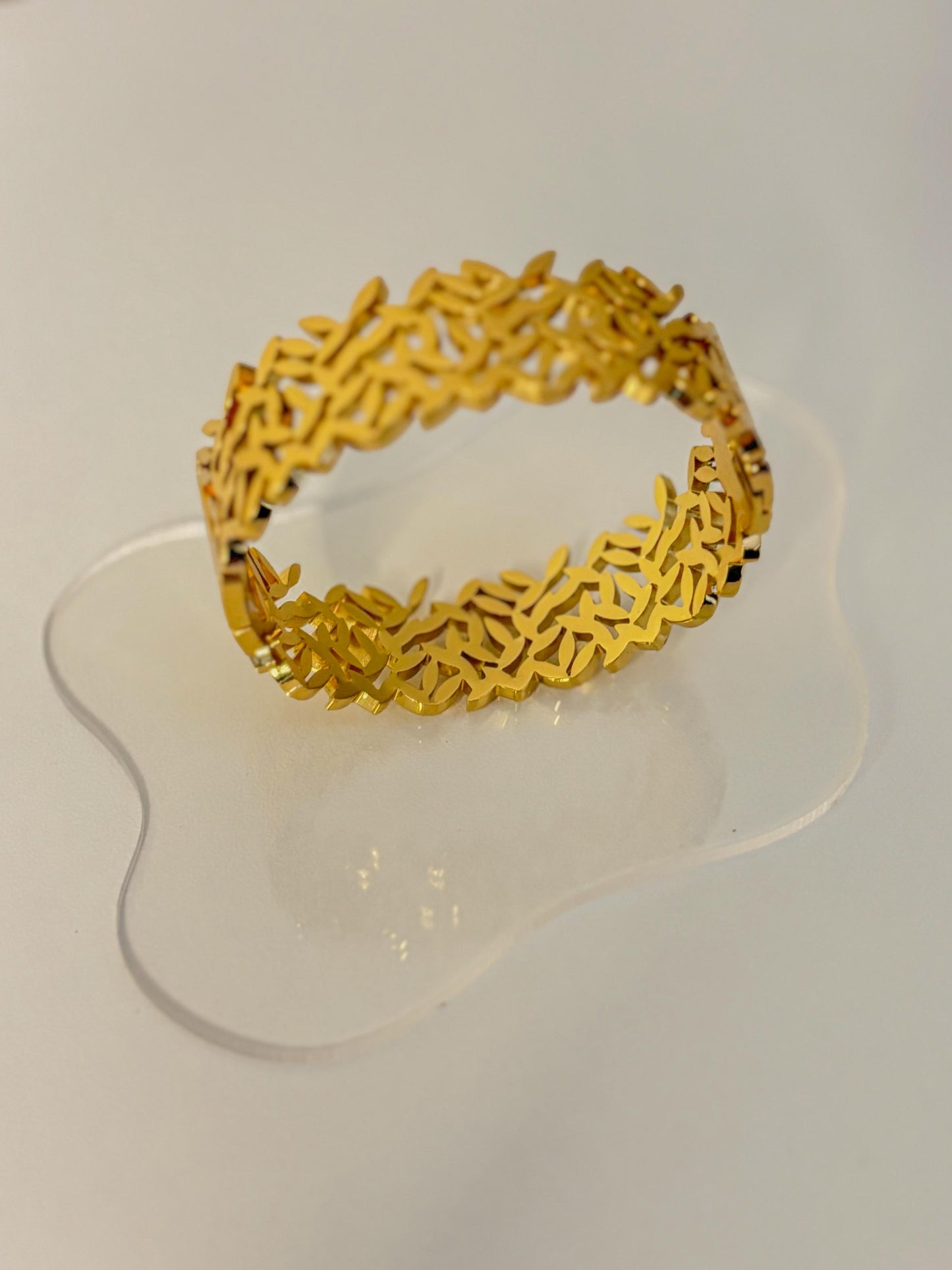 Verdura Luxe Leaf Cuff