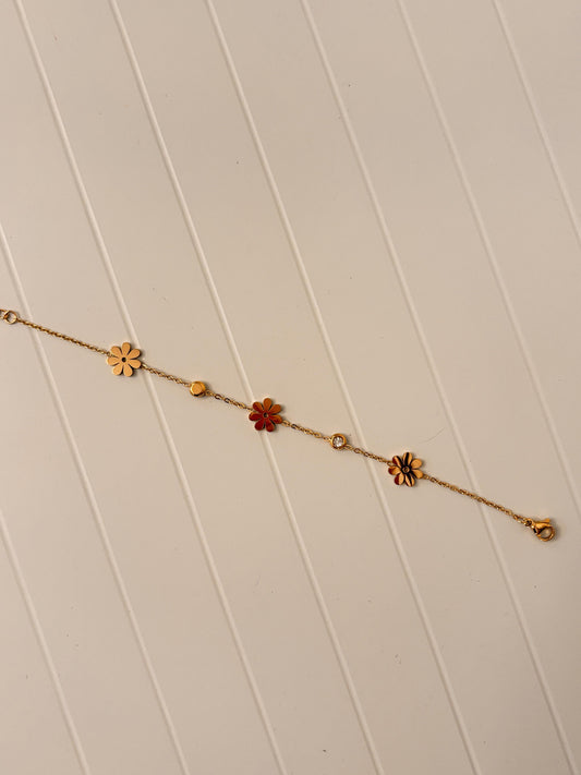 Minimalistic Golden Clover Bracelet