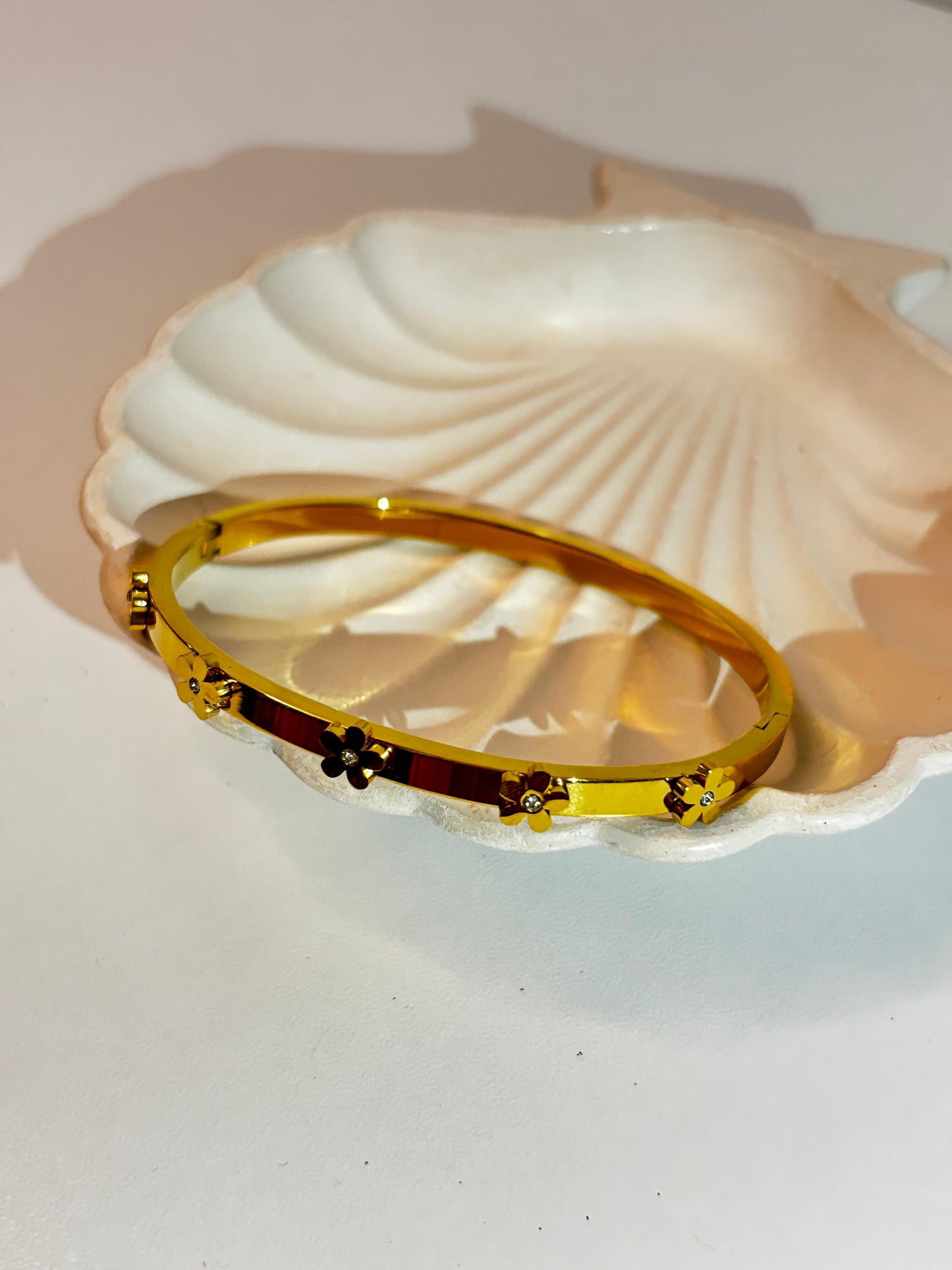 Floral bangle 18k Gold plated