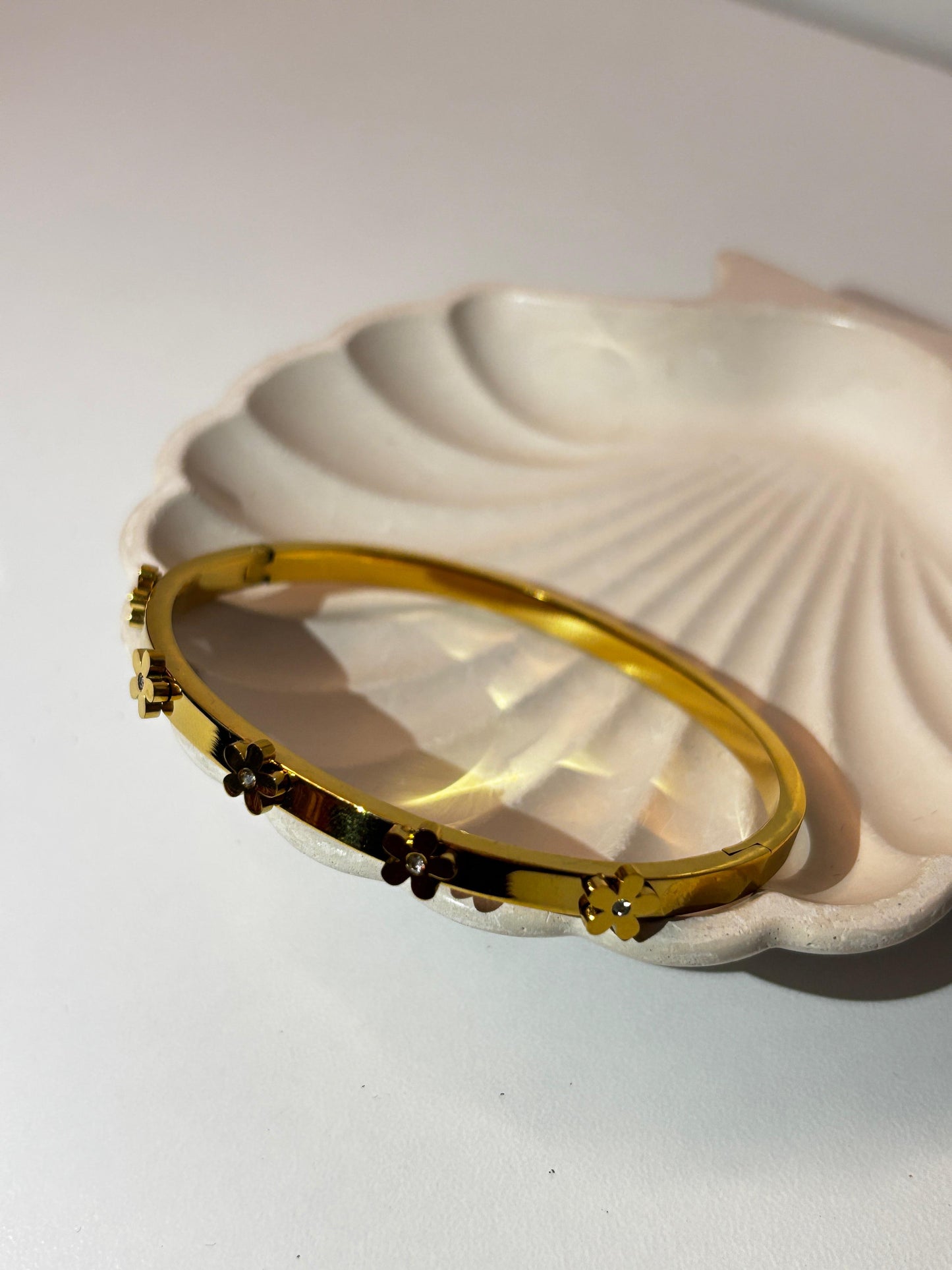 Floral bangle 18k Gold plated