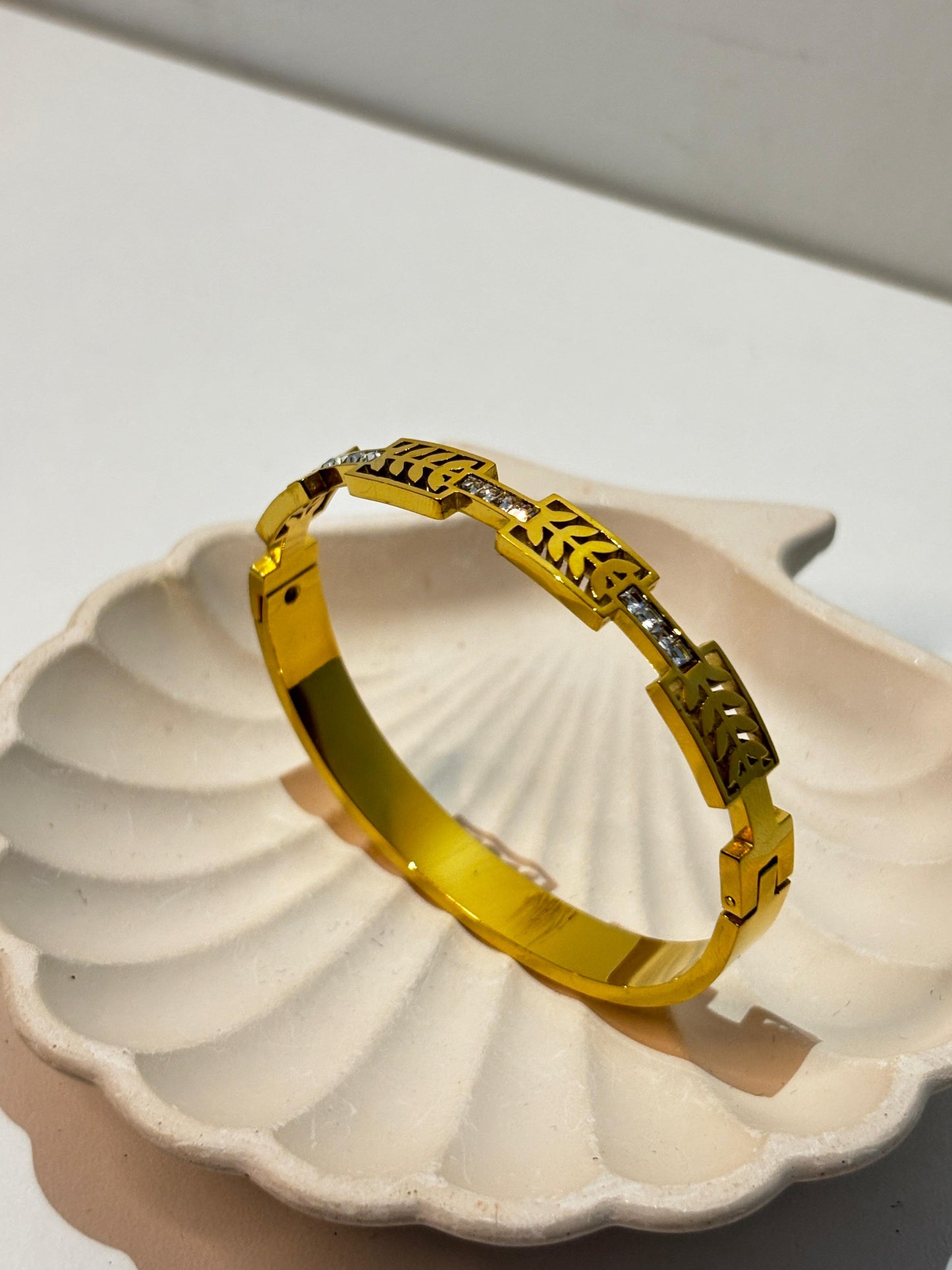 Greek key motif Kada