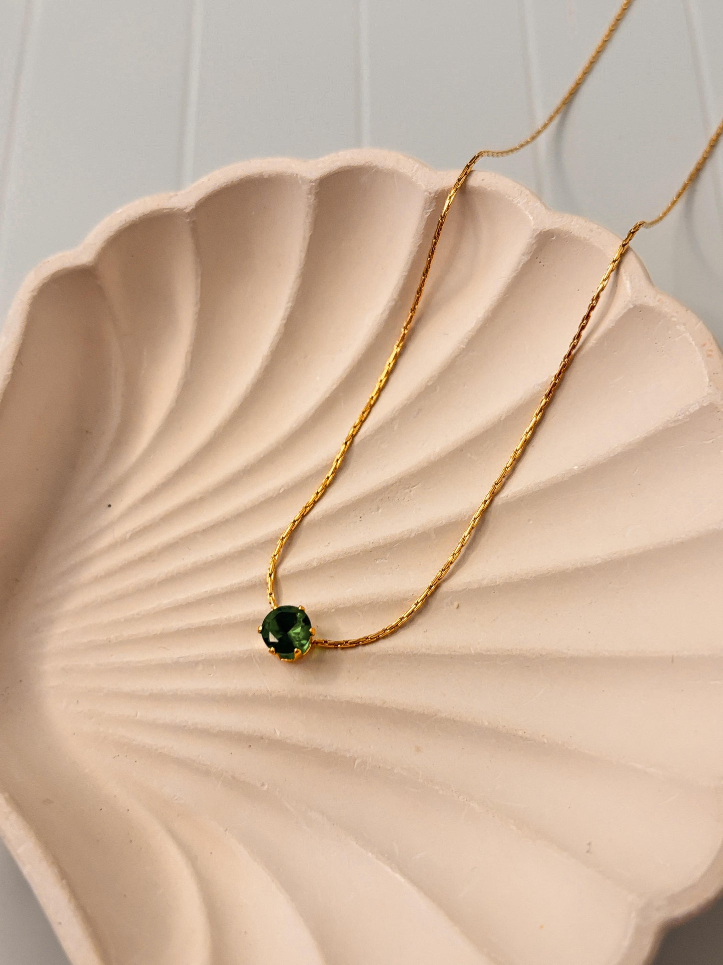 Emerald Single Stone 18k Neckpiece