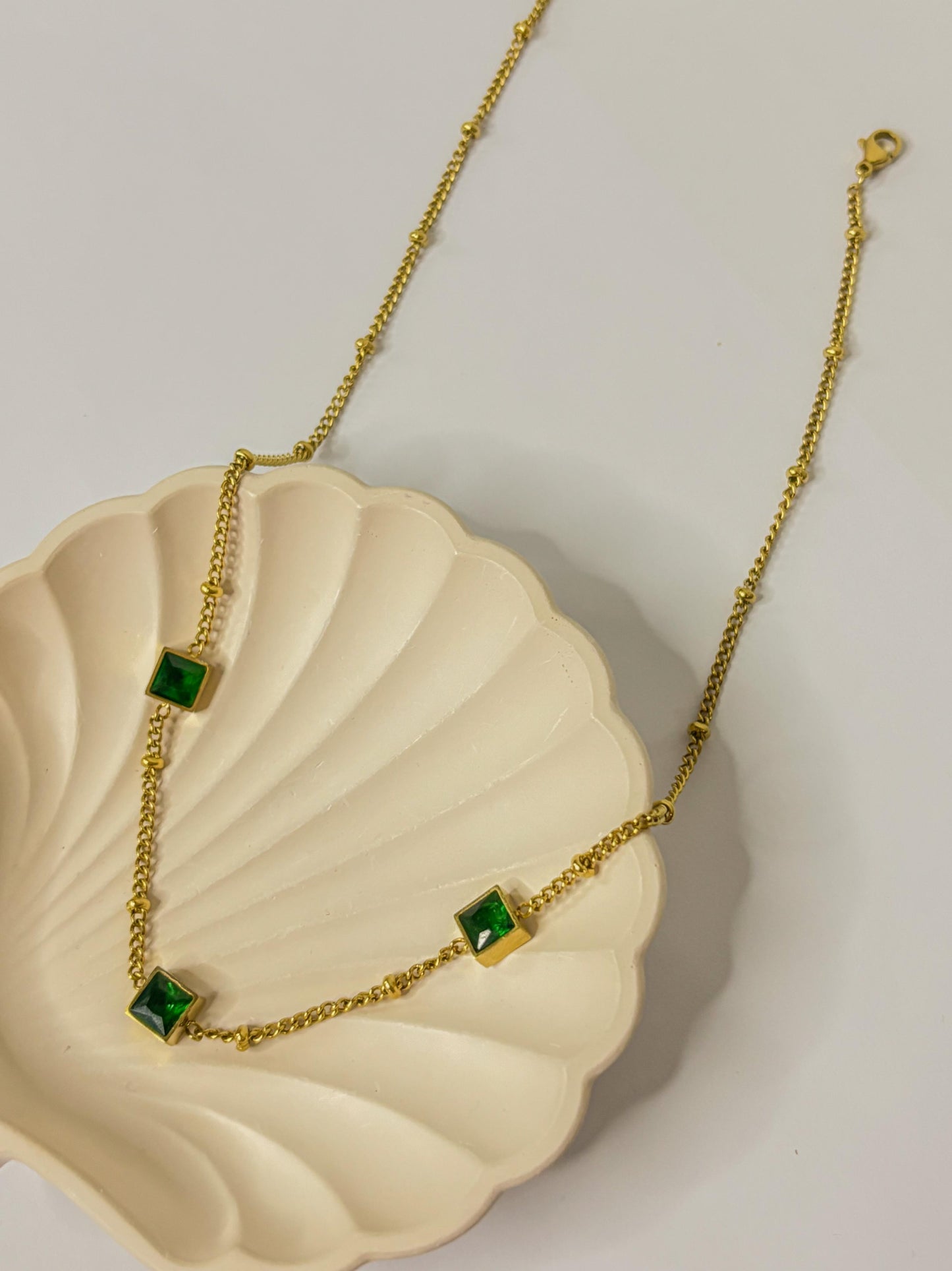 Diva Emerald Three-Stone Choker Necklace