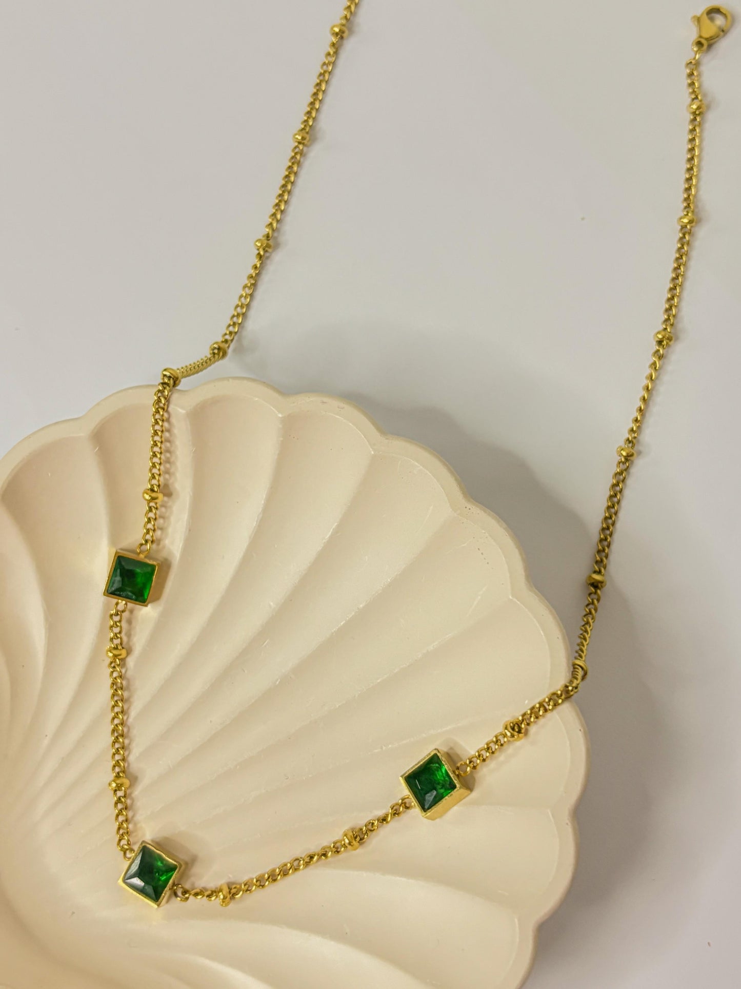 Diva Emerald Three-Stone Choker Necklace