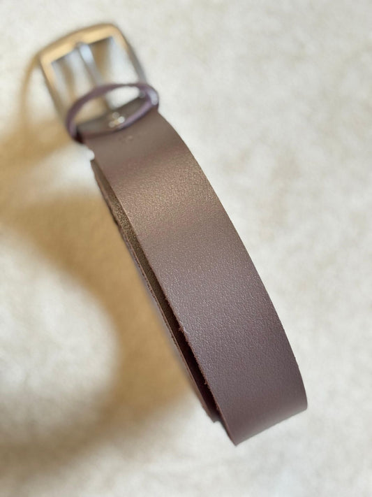 Minimalist Matte Brown Genuine Leather Belt – Classic Buckle